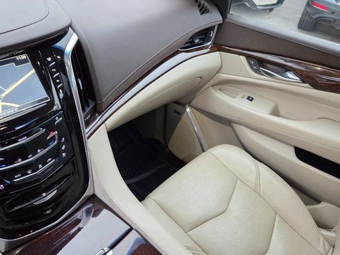 Used 2016 Cadillac Escalade ESV Premium image 45