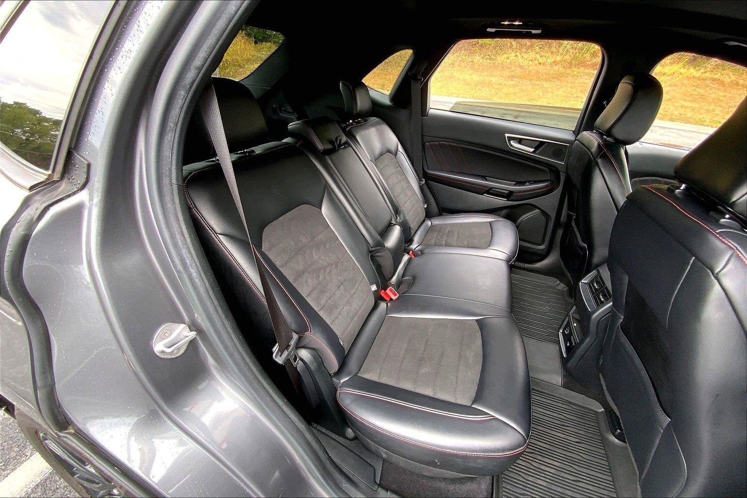 Used 2022 Ford Edge ST-Line w/ Class II Trailer Tow Package AWD/4WD image 25
