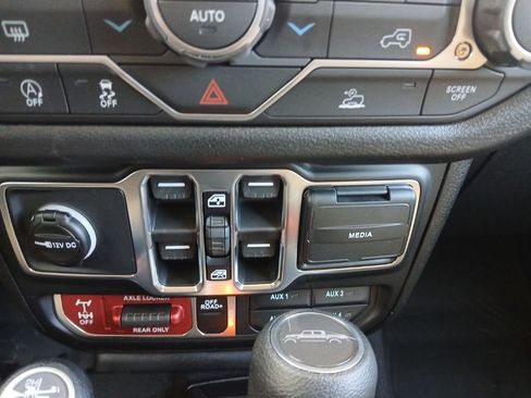 New 2026 Jeep Gladiator Willys AWD/4WD image 18