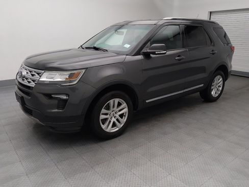 Used 2019 Ford Explorer XLT w/ Equipment Group 201A AWD/4WD image 2