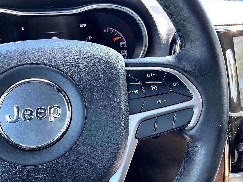 Used 2021 Jeep Grand Cherokee Laredo X AWD/4WD image 24