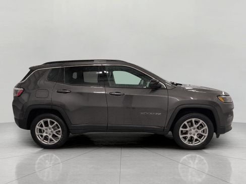 Used 2023 Jeep Compass Latitude AWD/4WD image 11