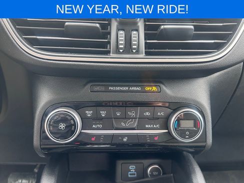 Used 2021 Ford Escape SE w/ SE Sport Appearance Package image 29