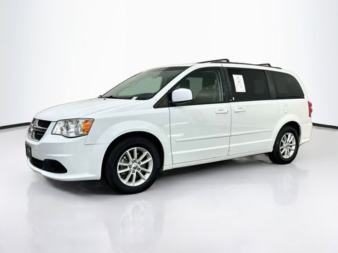 Used 2013 Dodge Grand Caravan SXT w/ Rear Park Assist Pkg FWD image 3