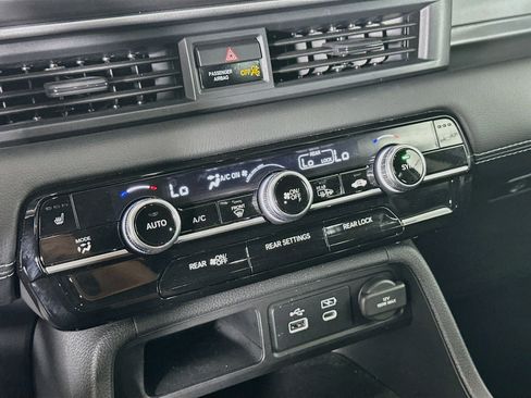 Used 2025 Honda Pilot EX-L image 23