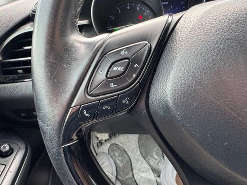 Used 2018 Toyota C-HR XLE FWD image 17