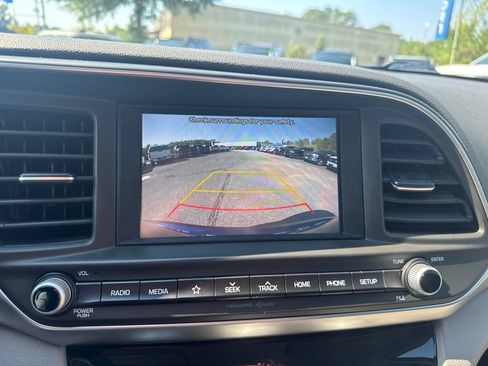 Used 2019 Hyundai Elantra SEL FWD image 17