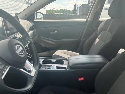 Used 2025 Nissan Sentra SV FWD image 16