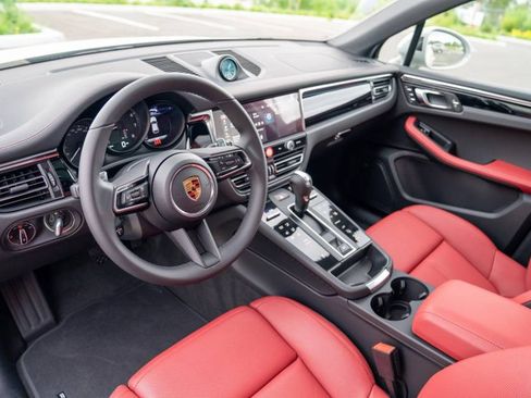 New 2026 Porsche Macan AWD/4WD image 4