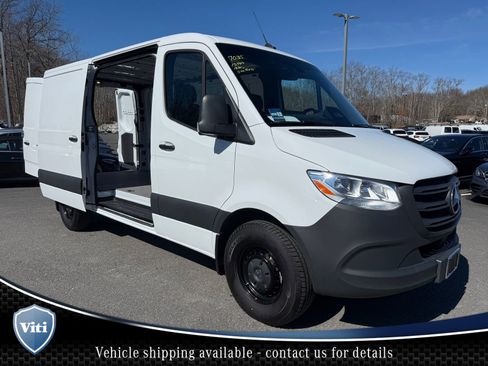 Used 2025 Mercedes-Benz Sprinter 2500 image 25