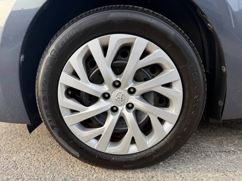 Used 2019 Toyota Corolla LE FWD image 18