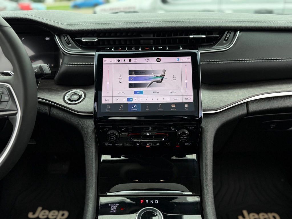 Used 2023 Jeep Grand Cherokee Limited AWD/4WD image 28