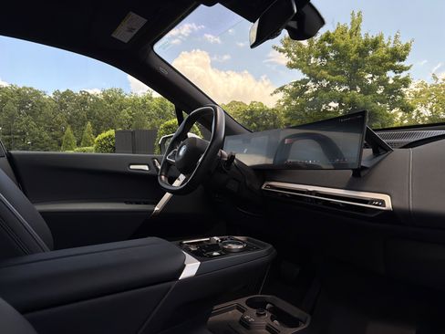 Used 2025 BMW iX xDrive50 AWD/4WD image 6