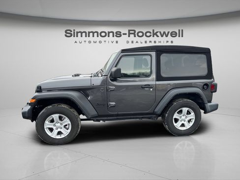 Used 2022 Jeep Wrangler Sport AWD/4WD image 2