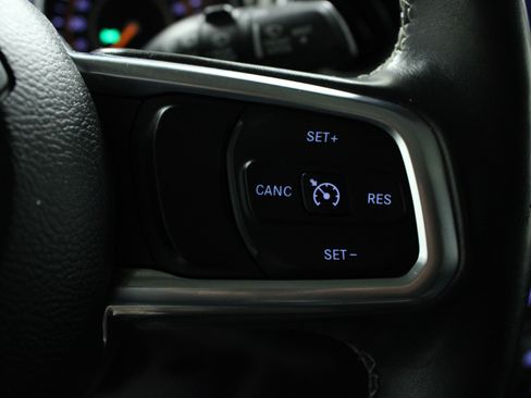 Used 2018 Jeep Wrangler Unlimited Sahara w/ LED Lighting Group AWD/4WD image 21