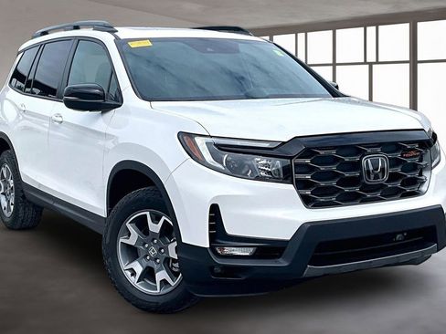 Used 2023 Honda Passport TrailSport image 3