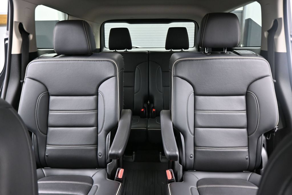 Used 2022 GMC Acadia Denali w/ Denali Ultimate Package AWD/4WD image 22
