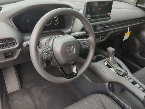 Certified 2025 Honda HR-V LX image 2