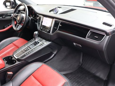 Used 2018 Porsche Macan Sport Edition w/ Driver Memory Package image 31