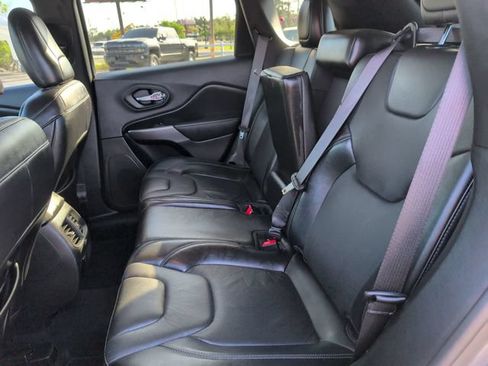Used 2021 Jeep Cherokee Latitude Lux w/ Comfort/Convenience Group FWD image 34