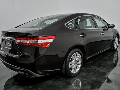 Used 2013 Toyota Avalon XLE image 10