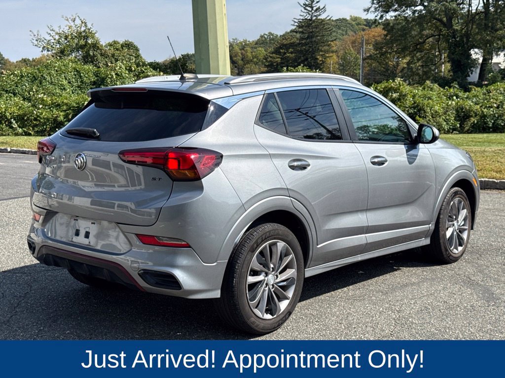 Used 2023 Buick Encore GX Select w/ Sport Touring Package FWD image 7