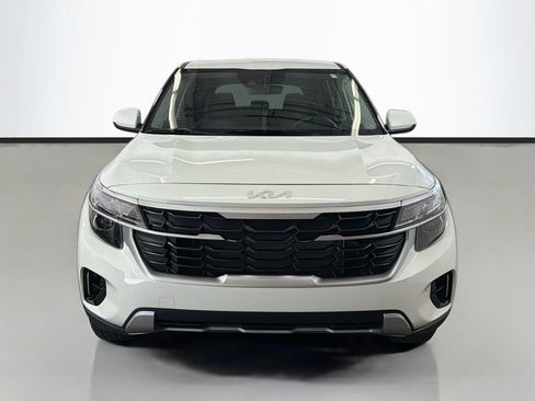 Used 2024 Kia Seltos LX AWD/4WD image 2
