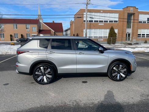 New 2026 Mitsubishi Outlander SE image 4