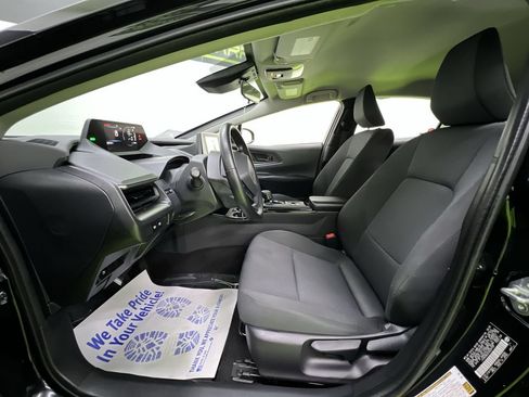 Used 2025 Toyota Prius LE AWD/4WD image 17