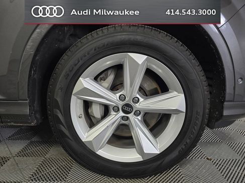 Used 2023 Audi Q7 2.0T Premium Plus w/ Premium Plus Package AWD/4WD image 2