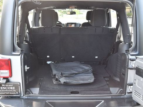 Used 2016 Jeep Wrangler Unlimited Rubicon w/ Connectivity Group AWD/4WD image 16