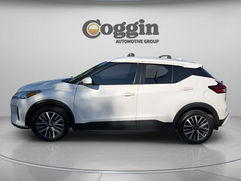 Used 2022 Nissan Kicks SV FWD image 2