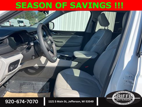 Used 2023 Jeep Grand Cherokee Overland image 17