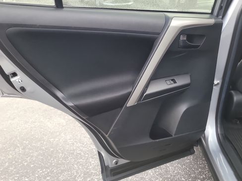 Used 2018 Toyota RAV4 LE image 12