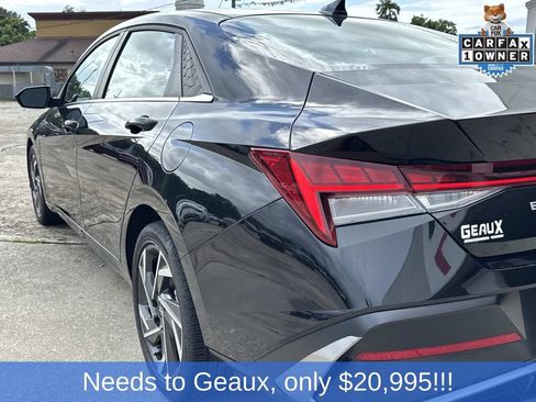 Used 2025 Hyundai Elantra SEL FWD image 11