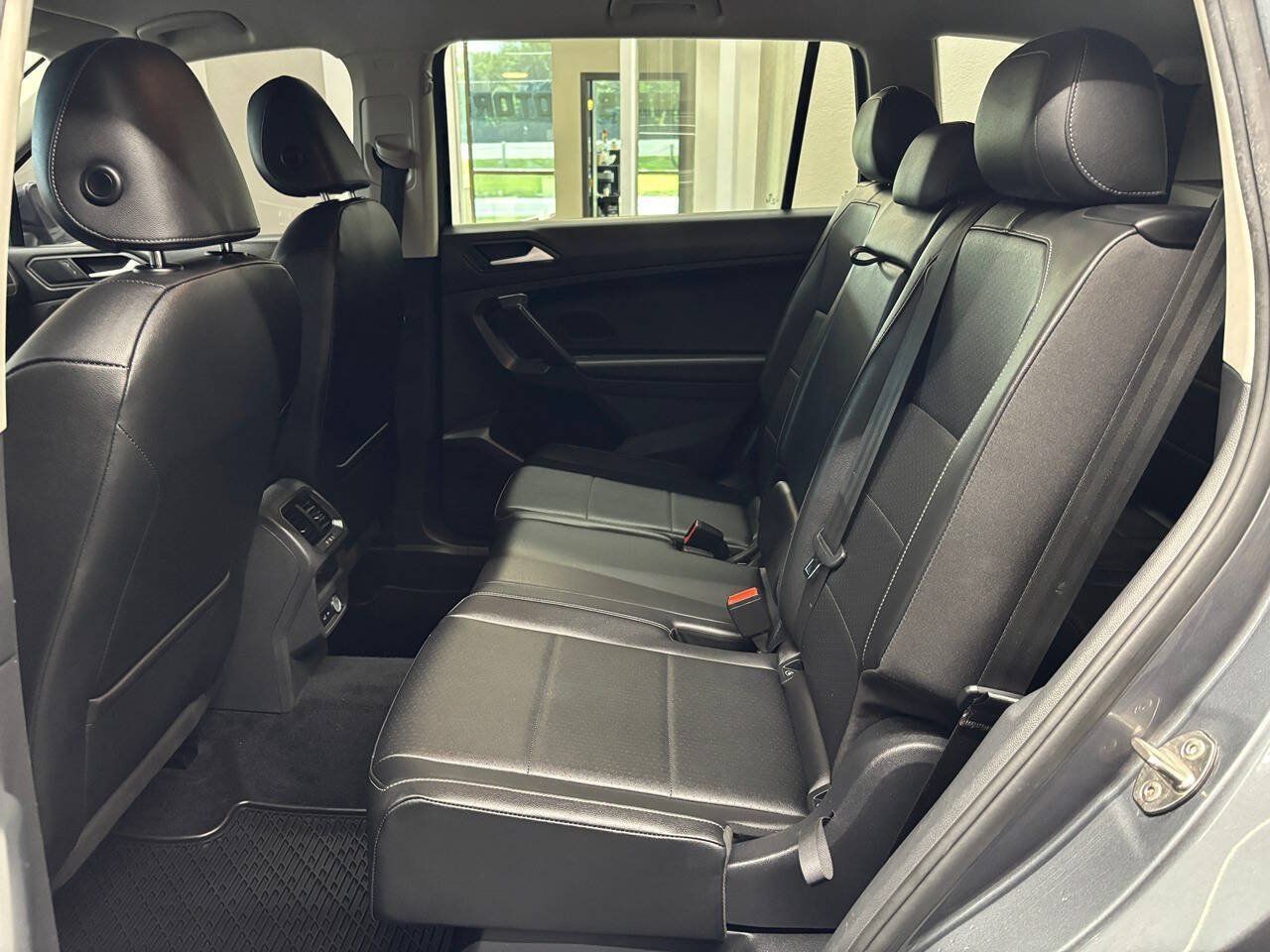 Used 2019 Volkswagen Tiguan SE w/ 3rd Row Seat Package AWD/4WD image 17