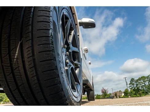 Used 2023 RAM 1500 Laramie AWD/4WD image 9