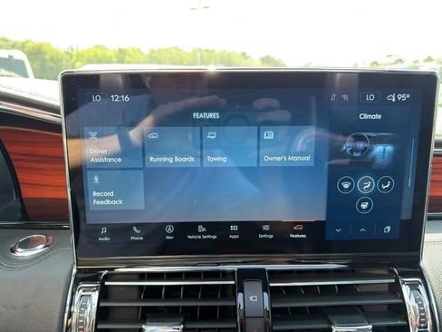 Used 2024 Lincoln Navigator Premiere AWD/4WD image 39