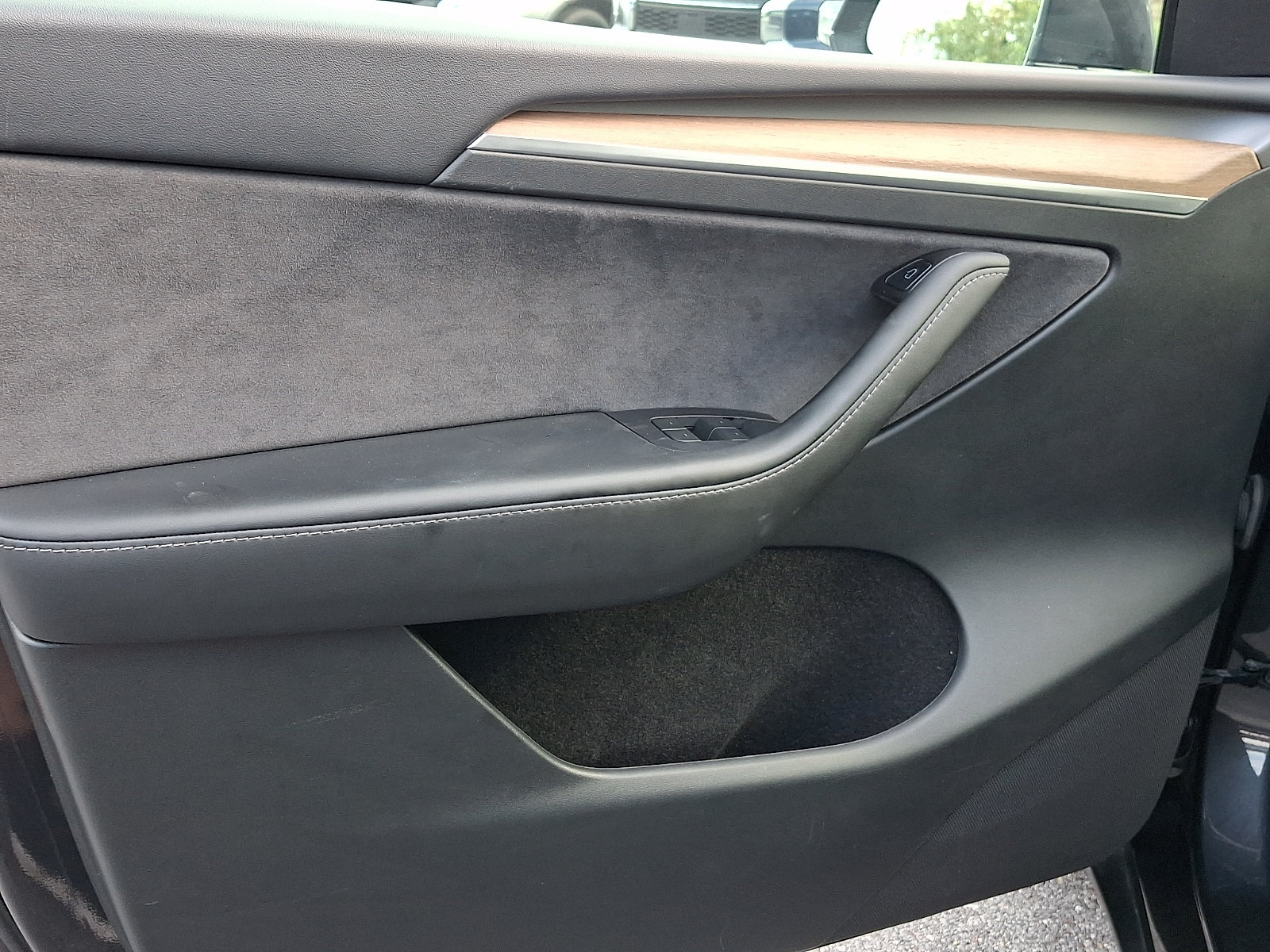 Used 2024 Tesla Model Y Long Range RWD image 11