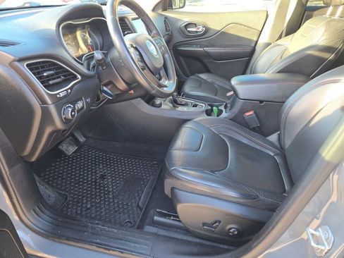 Used 2019 Jeep Cherokee Trailhawk image 23