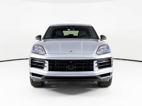 Used 2024 Porsche Cayenne image 8