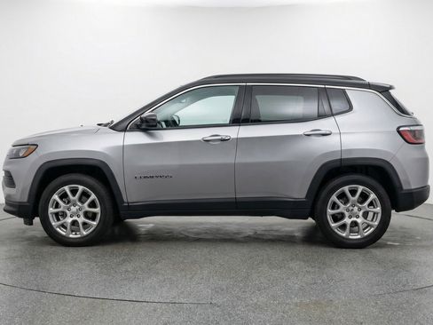 Used 2025 Jeep Compass Limited image 5