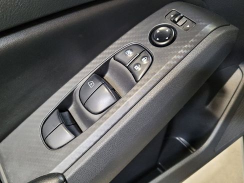 Used 2025 Nissan Altima 2.5 SV FWD image 27
