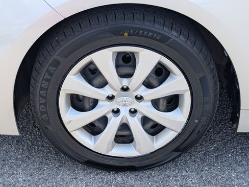 Used 2022 Toyota Corolla LE image 13