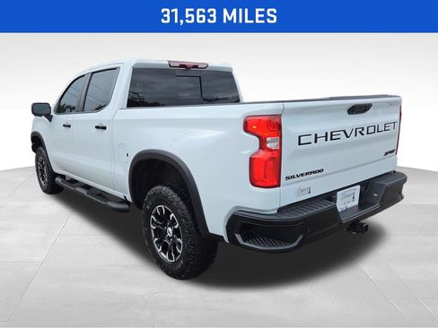 Used 2023 Chevrolet Silverado 1500 ZR2 w/ Technology Package AWD/4WD image 4