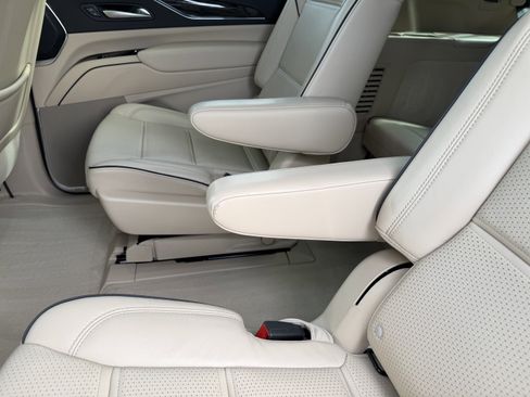 Certified 2024 Cadillac Escalade ESV Premium Luxury w/ Performance Package image 17