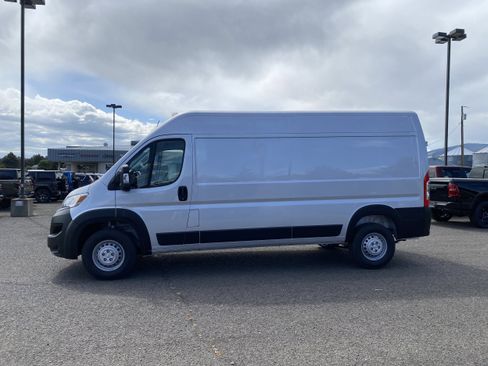 New 2025 RAM ProMaster 2500 w/ Convenience Group image 11