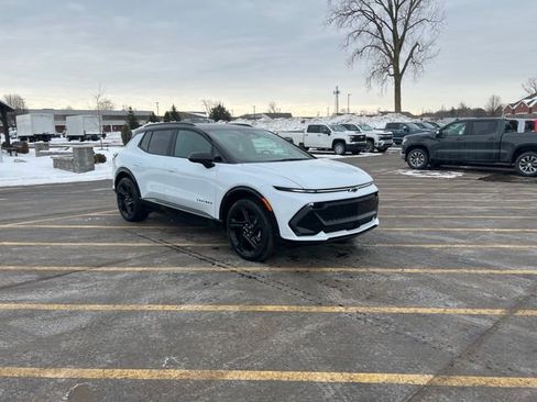 New 2026 Chevrolet Equinox EV RS image 7