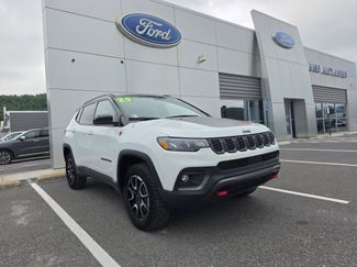 Used 2025 Jeep Compass Trailhawk w/ Trailhawk Convenience Group AWD/4WD video 1