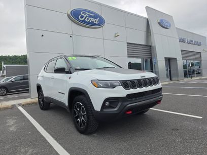 Used 2025 Jeep Compass Trailhawk w/ Trailhawk Convenience Group